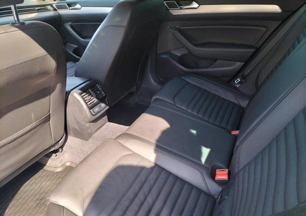 Volkswagen Passat cena 109900 przebieg: 135094, rok produkcji 2019 z Sanok małe 596